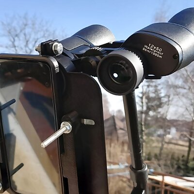 Universal binoculars adapter for smartphones