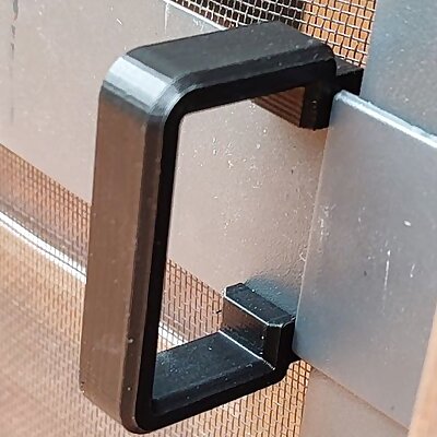 Clip on handle for mesh door