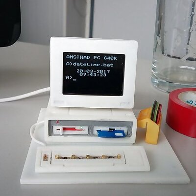 Miniature Amstrad PC1640 NTP Deskclock