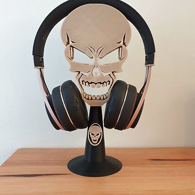 Skull headphones stand