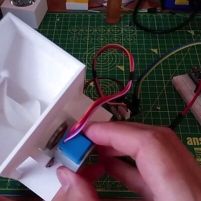 Pet feeder screw fed hopper using arduino