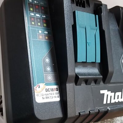 Makita DC18RD Dual Battery Charger Mount