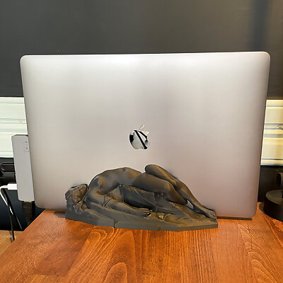 The Young Tarentine Macbook Stand