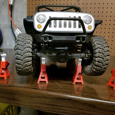 Functioning 110 Scale RC Jack Stand