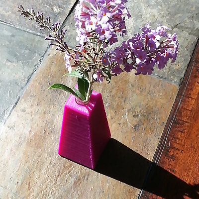 Very simple flower vase