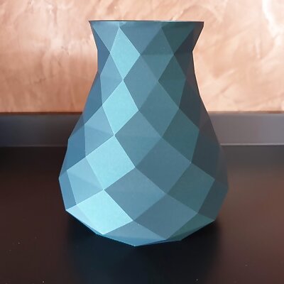 Simple Low Poly Vase