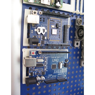 Arduino mount for metric pegboard  ArduinoHalter für metrisches Pegboard