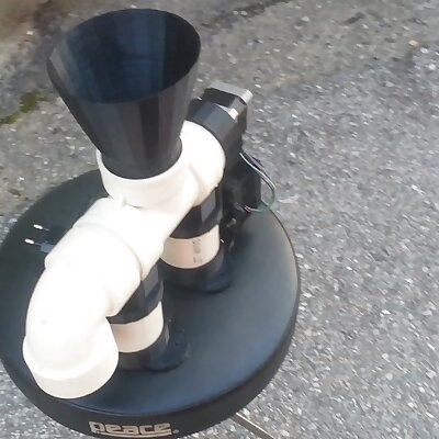 Automatic feeder for dogs made of PVC pipe