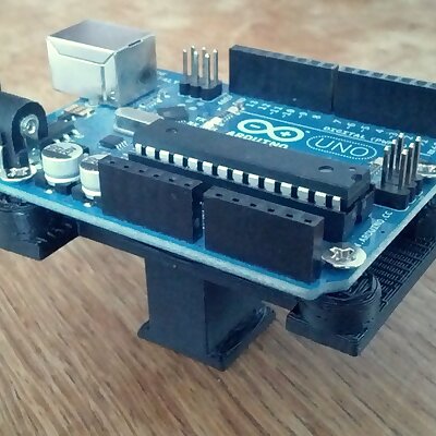 Hotshoemountable holder for Arduino Uno