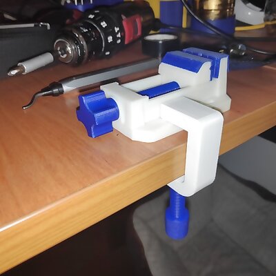 Desktop vise with clamp