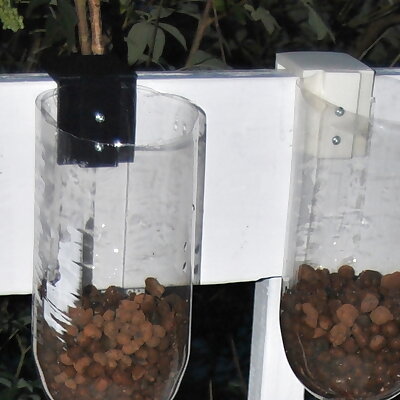 Bottle hangerclamp for hydroponics