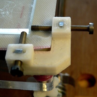 Glass bed XY corner clamp variation
