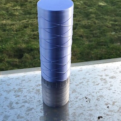 Magnet stackable screwtop container