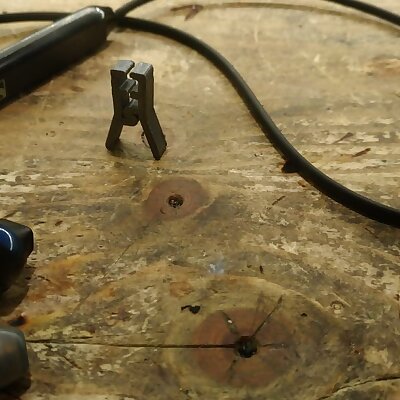 Headphone cable clip